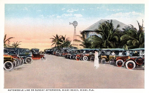 Miami Beach - Automobile line on Sunday afternoon